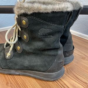 Sorel Tivoli II Black Suede Fur-Lined Women's Snow Boots size 8.5